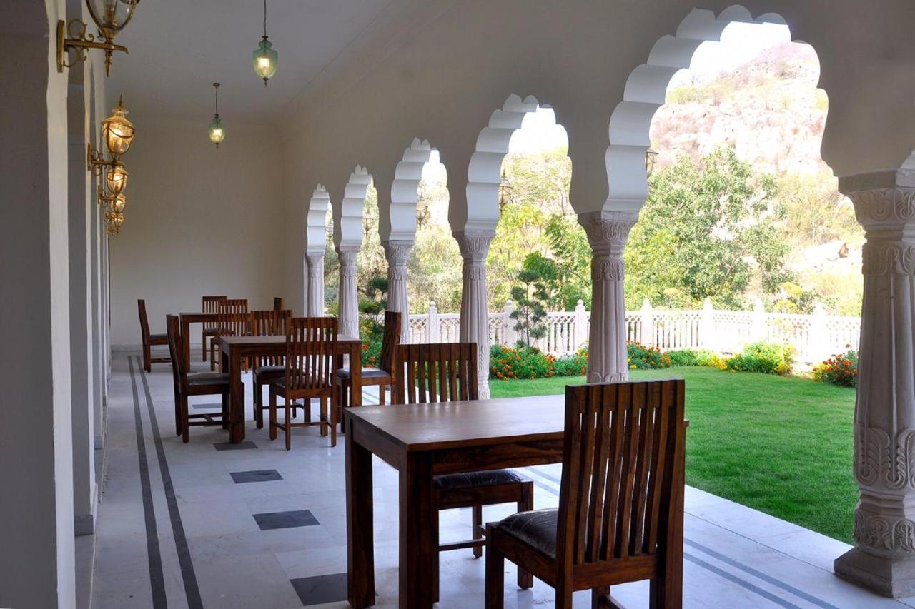 Hotel Raj Bagh Palace Jaipur Exterior photo